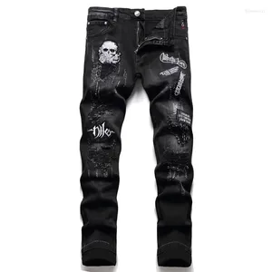 Heren jeans lente herfst 2023 gescheurde zwarte mode schedel borduurwerk slanke stretch broek motorfiets kleding