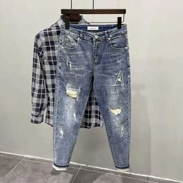 Jeans masculin printemps automne pour hommes de luxe de luxe Patch coréen fashion slim ajustement pour les pantalons de jean pour hommes D240417