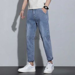 Jeans masculin printemps / été nouvel jean masculin édition élastique élastique petite jambe droite en bleu masculin à neuf jeans divisés plus pantalon de taille plus