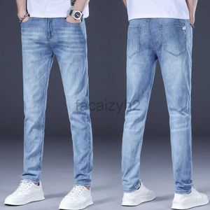 Jeans masculin printemps / été nouveau jeans masculin jeans slim fit petit pied édition tendance des grands jeans élastiques bleu clair des hommes et pantalons