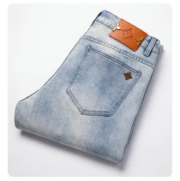 Jeans para hombres Spring Summer Men delgados Fit Slim Fit European American Lvicon High Grain Brand Small Straight Pants Q9580-00