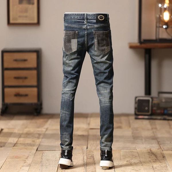 Pantalones Vaqueros De Los Hombres Diseño De Costura Personalizado Estiramiento Recto Estilo Americano Tendencia Irregular Parche Rasgado Pantalones De Motocicleta Ajustados