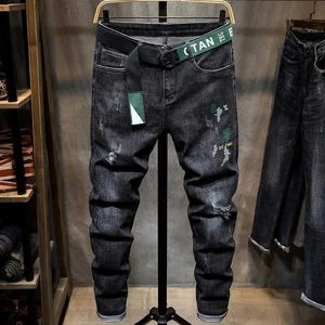 Jean's Jeans Street Fashion Hip-hop Luxury Corée Mentime Mens Slim Fit Embroide Jeans de jean décontracté printemps et automne Q240427