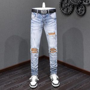Jeans masculin street mode hommes rétro bleu clair élastique skinny ajustement déchirant en cuir en cuir patch pantalon de marque hip hop