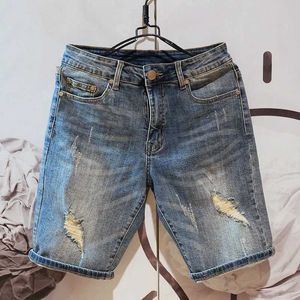 Jeans masculin Mode Summer Mens Hole Denim Shorts Nouveaux shorts de poche bleu Jeans pour hommes Pantl2405