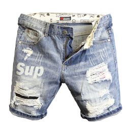 Jeans pour hommes Summer Light Blue Ripped Cat Whisker Patch Lettre Imprimer Slim Denim Shorts Adolescents Garçons et Filles Cowboy Pantalon court