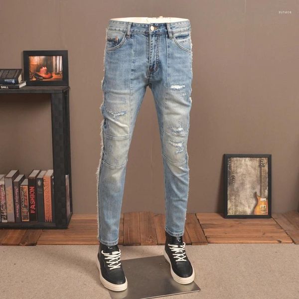 Jeans para hombres Verano Azul claro Hombres rasgados Streetwear Casual Side Burrs Slim Fit Pantalones de mezclilla rectos