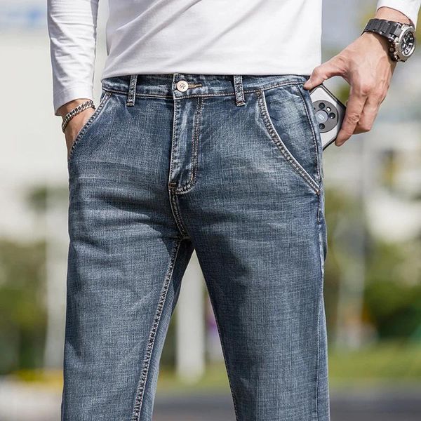 Jeans masculins mince été 2024 Ajustement des pantalons de jean décontracté et pantalon gris élégant élégant élégant