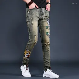 Jeans masculin Pipe serrée pantalon de cowboy masculin pant graphique pantalon effilé pour les hommes skinny slim ajustement avec un style de rue japonais rétro rétro