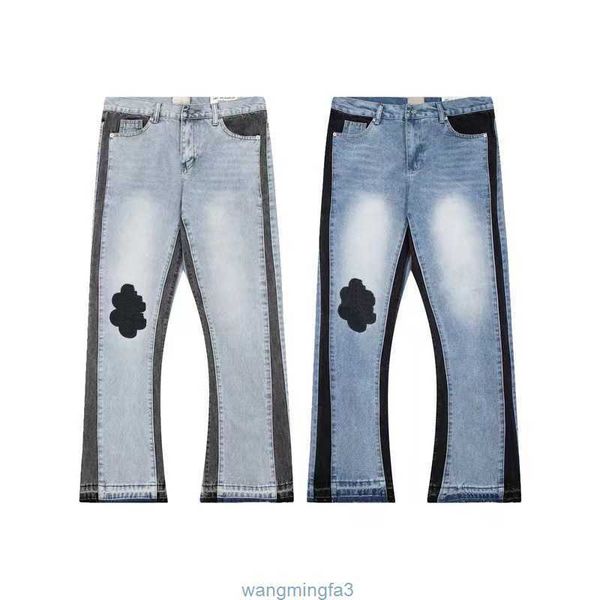 Jeans para hombres Moda High Street Fashion Designer Jeans Blue Denim Pantalones acampanados Pantalón Juvenil Remache Imprimir Parche Blanco Jean Bordado Boys Kecks FHQG