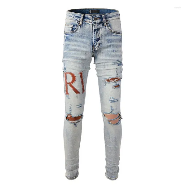 Jeans pour hommes lavés moustache en détresse bleu clair trou de dommage lettres en cuir patch brodé streetwear high stretch skinny déchiré