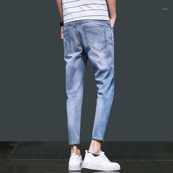 Jeans pour hommes en gros 2021 longueur de la cheville déchirée petits pieds style coréen tendance jeunesse stretch pantalon crayon décontracté hommes
