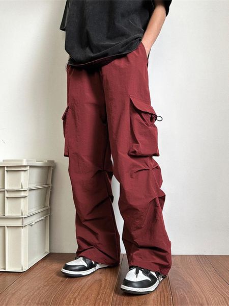 Jeans para hombres Pantalones de paracaidista de nylon rojo vino para primavera y otoño Marca de moda americana Trabajo suelto Tubo recto Pierna ancha
