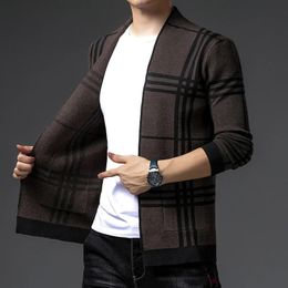 Cardigan tricoté pour hommes à rayures imprimées directement sur les boutons de poche du cardigan floral cardigan de mode haut de gamme cardigan uni tricoté pour hommes 240113