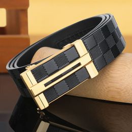 Ceinture en cuir pour hommes avec ceinture à boucle automatique busins pour jeunes et pantalons en cuir à carreaux de loisirs avec un style tendance et authentique