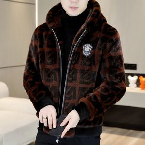 Hommes en cuir simili cuir de haute qualité Style d'hiver manteau en fausse fourrure fermeture éclair velours doré fausse fourrure capuche manteau Badge Homme Heren Winterjas Men Coat 231120