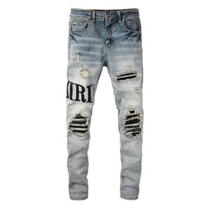 Lichtblauwe, versleten patch-streetwear, slanke, geborduurde lederen letterpatroon, beschadigde skinny stretch gescheurde jeans