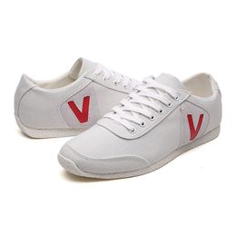 Baskets plates d'extérieur pour hommes, chaussures de course respirantes et confortables, décontractées, nouvelle collection printemps été, noir, blanc, rouge, gris