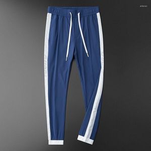 Pantalones de chándal rectos informales de verano 2023 para hombre, pantalones básicos para hombre, pantalones de raya lateral, ropa deportiva fina con agujeros pequeños, pantalón de chándal