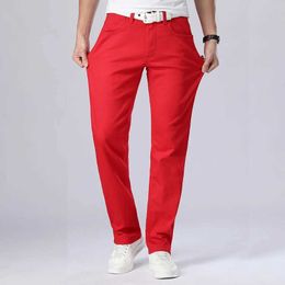 Pantalon masculin 2024 Nouvel Automne Mens Red Jeans Classic Style Straight Elasticity Cotton Denim Pantal