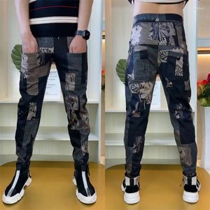 Pantalones para hombres 2024color Seis bolsillos Ing Pie pequeño Casual Otoño e invierno Estilo Pantalones de lana Moda Harem elástico