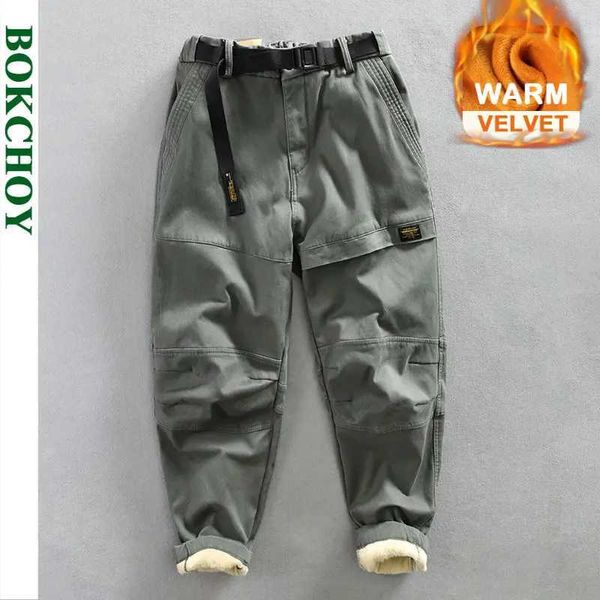 Pantalones de hombre Otoño Invierno Nuevos pantalones cargo de terciopelo para hombre Cinturón suelto Cómodo Algodón suave Multi bolsillos Pantalones de calle retro AZ381 zln231125