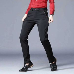 Pantalones para hombres Pantalones clásicos de traje negro para hombres que no son hierba delgada delgada pantalones azules azules azules azules de negocios de negocios Tamaño 28-40 Y240514