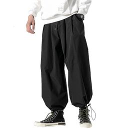 Pantalones para hombres Diseño Pantalones Harem con cordón Hombres Pantalones holgados para correr Estilo japonés Pantalones de pierna ancha con entrepierna masculina Pantalones sueltos ocasionales 231208