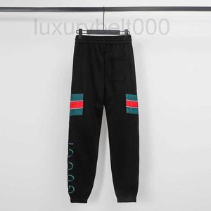 Designer de pantalons pour hommes 2022 Branded Red Green Stripe pantalon de survêtement brodé fin de grands détails Couleur noire pour hommes et femmes X1M4