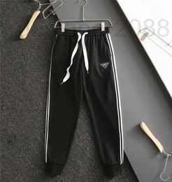 Pantalones para hombres Diseñador Nueva moda para hombres Pantalones ajustados Pantalones casuales Cinta para hombres Etiqueta triangular Tirar NUFU