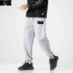 Concepteurs de pantalons masculins pour hommes pantalon automne d'hiver pierres cargo souverrals badge de style militaire style rétro lavé de poche latérale pigle de poche