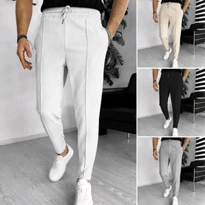 Pantalon pour hommes Taille élastique avec des poches de cordon pour les entreprises à la cheville en tissu respirant doux.