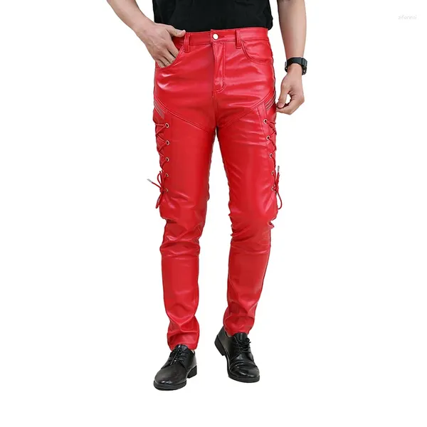 Pantalones de hombres moda de cuero flaco de cuero rojo joggers motocicletas pantalones de club nocturno para hombres con cuerdas