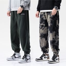 Herenbroek van hoge kwaliteit mannen warme zweten broek winter mannelijke dikke joggers trend allemaal match outdoor casual losse fleece pant 230105