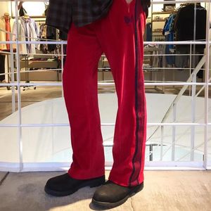 Pantalons pour hommes Aiguilles de haute qualité Année Rouge Papillon Brodé Velours Vintage Casual Street Hommes Femmes Mode Sweat