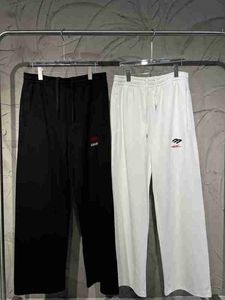 Pantalons pour hommes Pantalon brodé de la famille B version haute avec tissu de teinture fixe et assorti OS pantalon sanitaire unisexe coupe ample SCCN