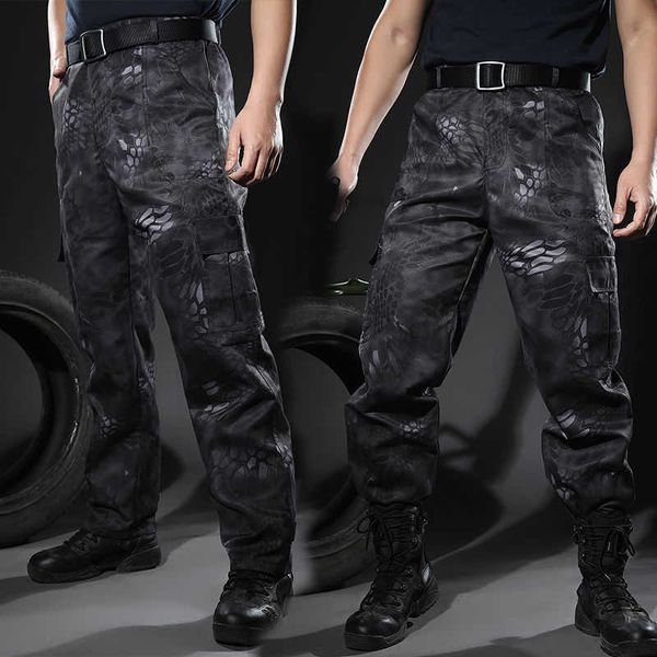 Pantalones de hombre Hombres # 39s Pantalones de camuflaje Ropa de fatiga Pantalones de patrón de pitón negro Bolsillo grande MidRise Pantalones de pierna recta Pantalones de carga sueltos Z0306