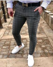 Pantalones de hombres pantalones flacos casuales para hombres con pequeños pies a cuadros Ropa para hombres para primavera