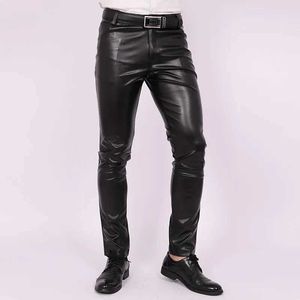 Pantalon masculin masculin ultra-mince pantalon serré pantalon élastique pantalon élastique tendance jeunesse moto pantl2405 en cuir pu