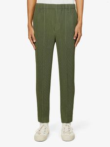 Pantalon masculin miyake plissé homme haute taille crayon vert