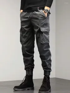 Pantalon masculin multi-poche de salopette de créateurs à cordon est un pantalon en plein air