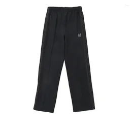 Pantalones para hombres Agujas AWGE Hombres Mujeres 1: 1 Mariposa de alta calidad Bordada Cinta lateral Casual Negro Pantalones japoneses