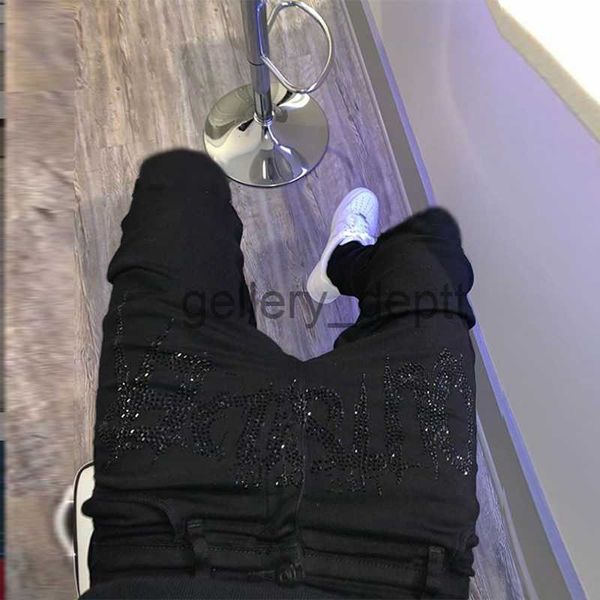 Pantalones para hombres Nuevos hombres Tendencia Jeans rasgados negros Moda Calle Pantalones con agujeros Acogedor Diseño flaco Hot Rhinestone Stretch Pantalones de mezclilla lavados suaves J230918