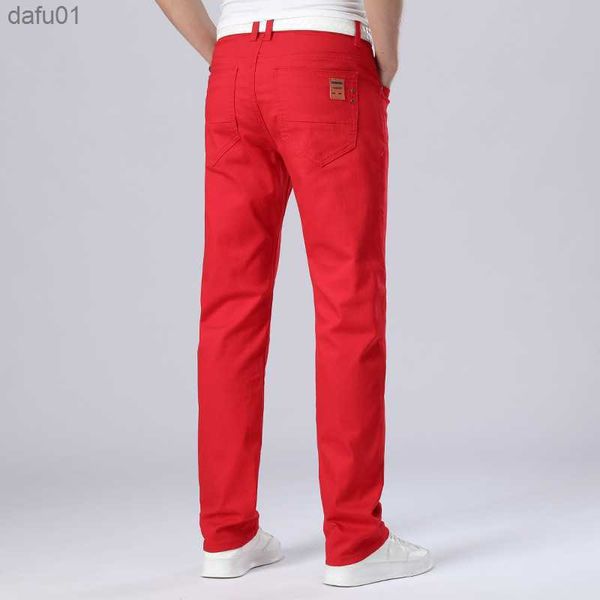 Pantalones de hombre Nuevo estilo Pantalones vaqueros negros delgados para hombre Pantalones de color rojo vino de alta calidad Pantalones vaqueros casuales blancos atractivos para hombre de Corea Pantalones largos de negocios L230520