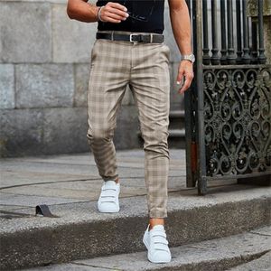 Pantalons pour hommes Pantalon Plaid Imprimé À La Mode Pleine Longueur Pantalon pour Loisirs Pantalon Homme Casual Maigre Crayon Streetwear 220826