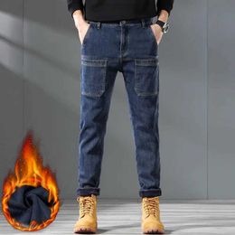 Men's Pants Poche Design polaire hommes jean mode épais coréen classique mode mince en peluche pantalon mâle décontracté couleur unie Denim pantalon zln231125