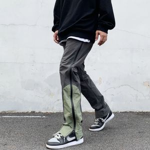 Pantalons pour hommes pantalons de survêtement à glissière latérale hommes haute rue Hip Hop salopette fonctionnelle Patchwork Cargo mâle pantalon décontracté coréen Streetwear 230322