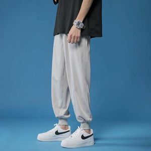 Pantalones de hombre Joggers deportivos Verano Seda sólida Hielo Casual Negro Gris Paquete universitario suelto Correo 2023 Parejas de ocio transpirables