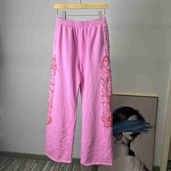 Pantalones para hombre La versión correcta de los pantalones sanitarios con letras de graffiti en llamas de la familia B está hecha de material de algodón tejido de 430 g con un ajuste holgado U5U4