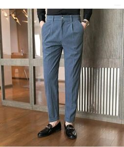 Pantalon pour hommes Veikeey 2024 Casual Automne Hiver Robe en velours côtelé Slim Version coréenne du costume de marque tendance